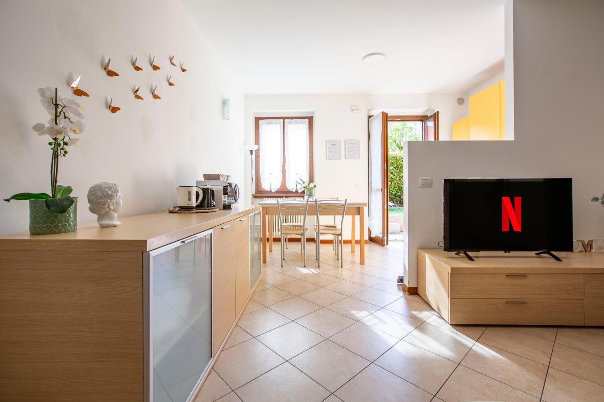 Como Lake - Lakeside Bliss Mandello del Lario Exterior photo