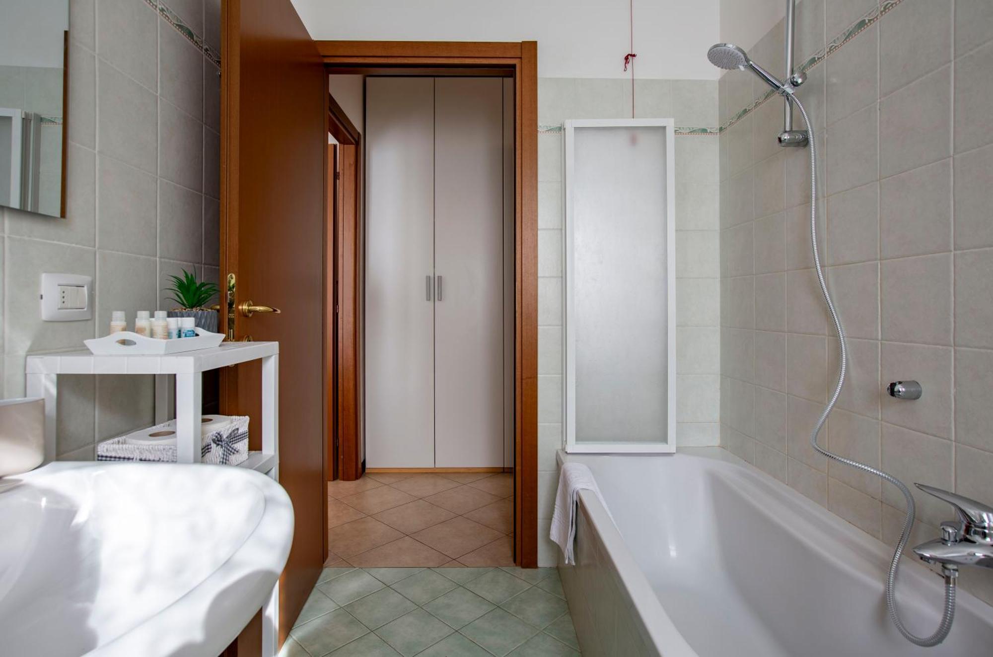 Como Lake - Lakeside Bliss Mandello del Lario Exterior photo